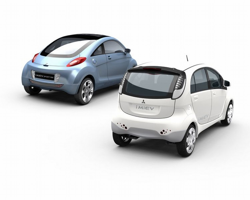 Illustration for article titled Mitsubishi iMiEV Sport Air Concept: Similar Body, Tron-Like Interior